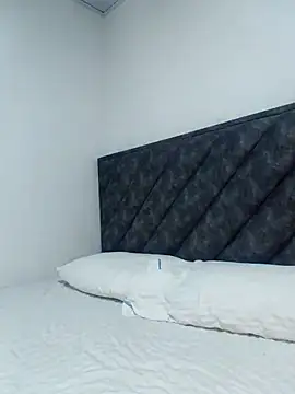 Snapshot of MMia_18 chatting on 02.26.26 MMia 18 online show from 02.26.26