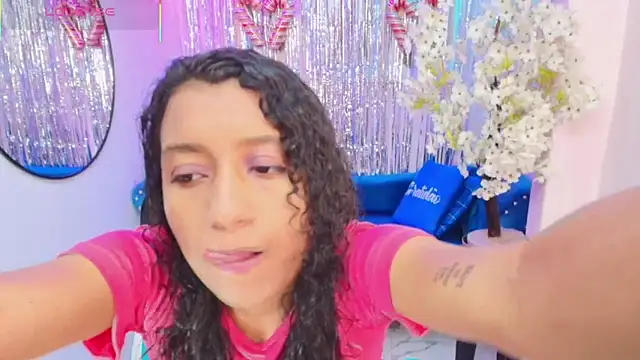 Snapshot of Nina_willyams chatting on 12.23.25 Nina willyams online show from 12.23.25