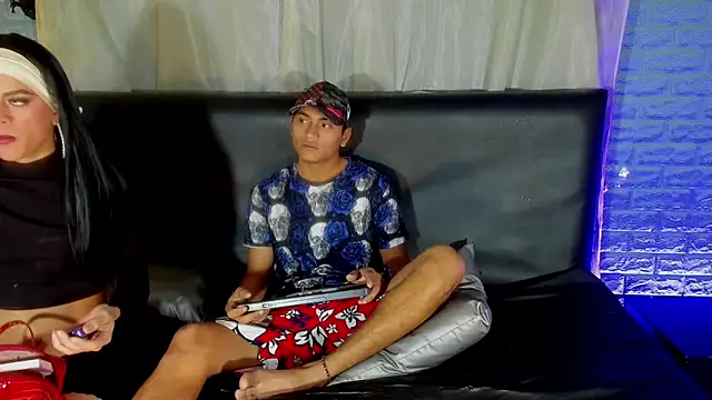 Snapshot of Andres_and_Emely chatting on 01.13.26 Andres and Emely online show from 01.13.26