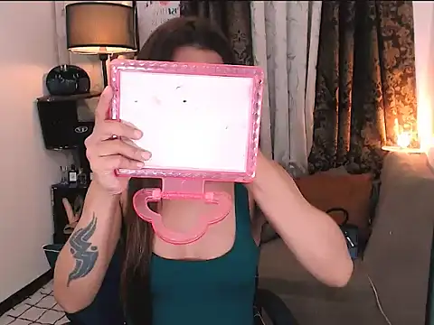 Snapshot of alexamihho chatting on 12.18.25 alexamihho online show from 12.18.25