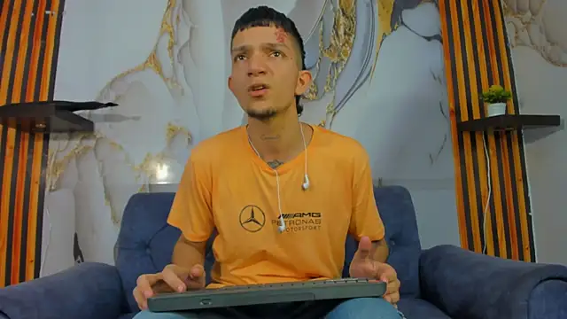 Straight Guy22 online show from 12.18.25