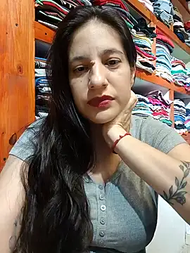 julietaloovee online show from 02.04.26