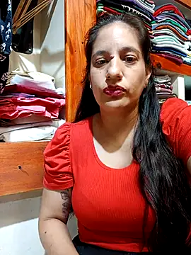 julietaloovee online show from 02.18.26