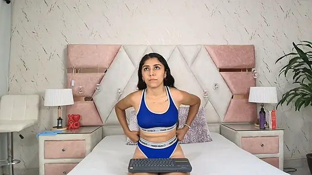 Snapshot of PerlaStar_t chatting on 01.06.26 PerlaStar t online show from 01.06.26