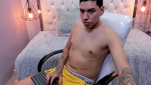 Snapshot of drake_miller7 chatting on 12.19.25 drake miller7 online show from 12.19.25