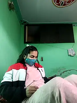 Snapshot of anzel33 chatting on 12.22.25 anzel33 online show from 12.22.25