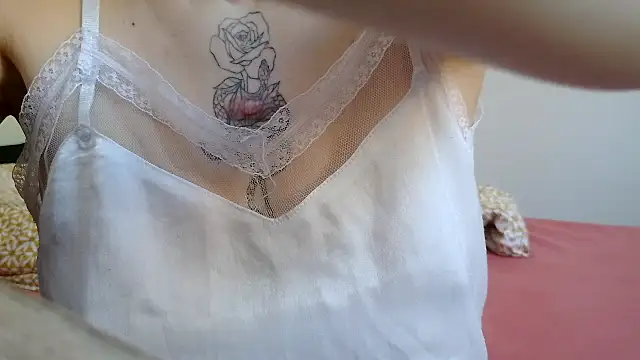Snapshot of anngelle chatting on 05.25.26 anngelle online show from 05.25.26