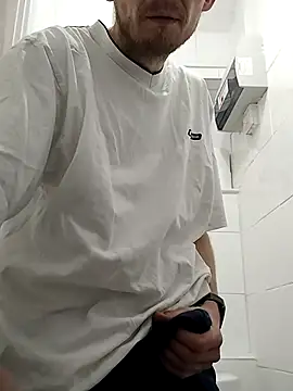 Snapshot of CrookedBunk3527 chatting on 12.20.25 CrookedBunk3527 online show from 12.20.25