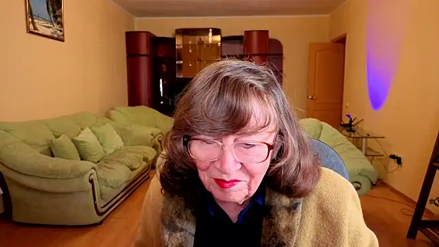 Snapshot of Betty_Bricks chatting on 12.13.25 Betty Bricks online show from 12.13.25