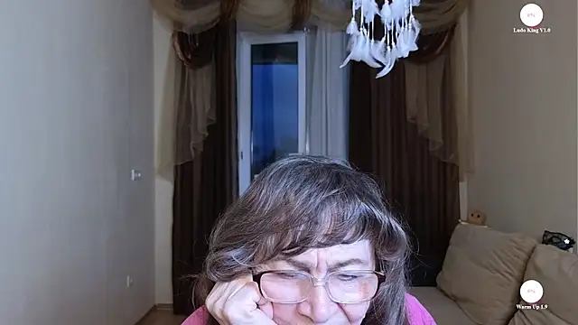 Snapshot of Betty_Bricks chatting on 05.12.26 Betty Bricks online show from 05.12.26