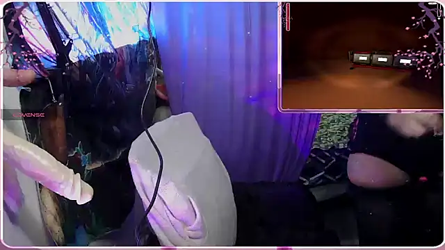 Snapshot of HonneyBunnyXO chatting on 05.27.26 HonneyBunnyXO online show from 05.27.26