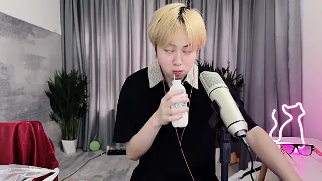 Snapshot of hafabva chatting on 04.14.26 hafabva online show from 04.14.26