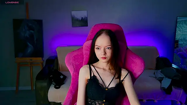 Snapshot of WeksaMur chatting on 12.17.25 WeksaMur online show from 12.17.25