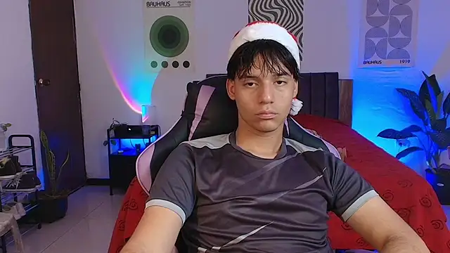 Snapshot of CrisotpherMoretti chatting on 12.16.25 CrisotpherMoretti online show from 12.16.25