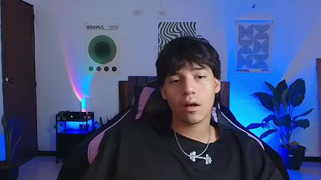 Snapshot of CrisotpherMoretti chatting on 12.18.25 CrisotpherMoretti online show from 12.18.25