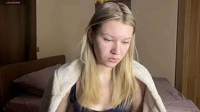 SkyeDavis online show from 02.04.26