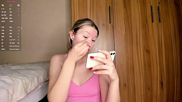 SkyeDavis online show from 03.12.26