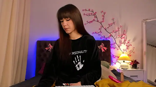 MilanaHotts online show from 02.06.26