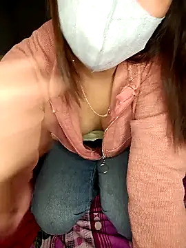 Snapshot of May-Ne chatting on 02.12.26 May-Ne online show from 02.12.26