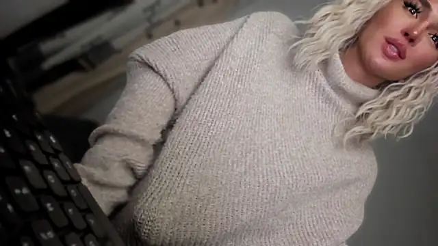 mxshemale ladyboy online show from 10.31.25