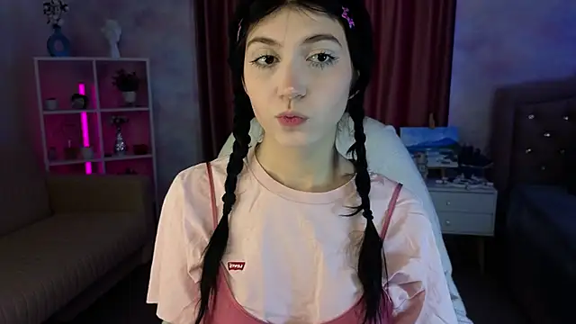 Mila Whelson online show from 02.20.26