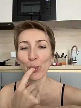 Snapshot of Sensual_Flower chatting on 02.13.26 Sensual Flower online show from 02.13.26