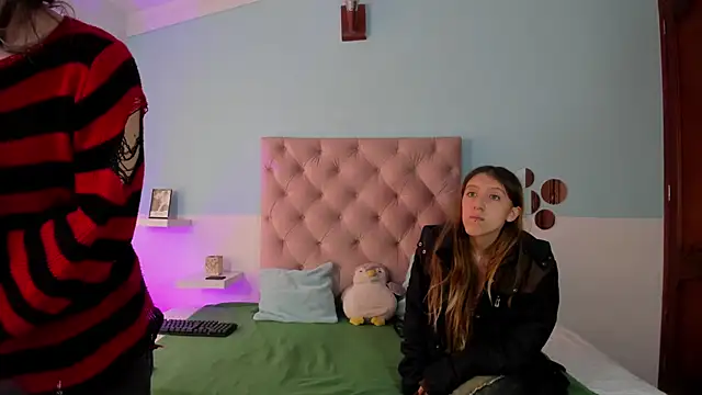 Snapshot of Briar_y_Blair chatting on 12.19.25 Briar y Blair online show from 12.19.25