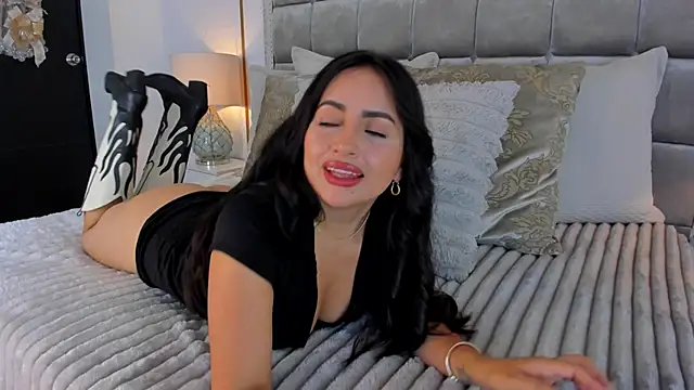 Snapshot of ZaraVesari chatting on 01.11.26 ZaraVesari online show from 01.11.26