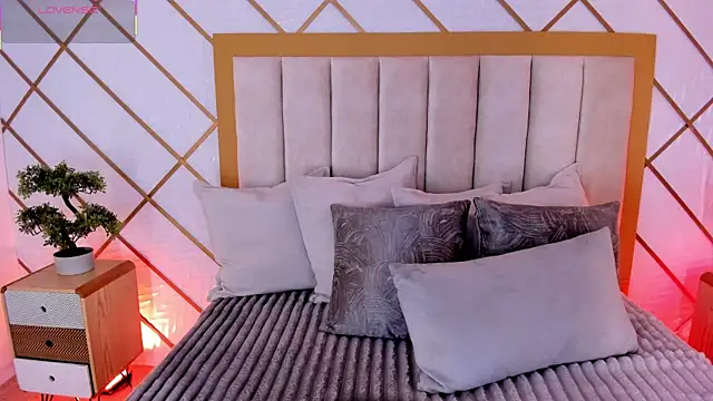 Snapshot of ZaraVesari chatting on 07.18.26 ZaraVesari online show from 07.18.26