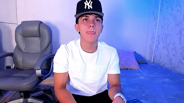 Snapshot of _TaylorBlack chatting on 02.08.26 TaylorBlack online show from 02.08.26