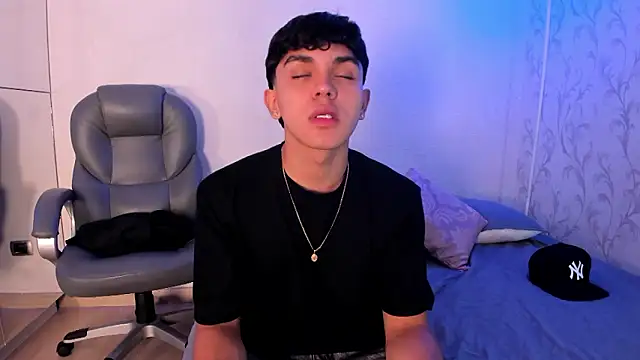 Snapshot of _TaylorBlack chatting on 02.12.26 TaylorBlack online show from 02.12.26