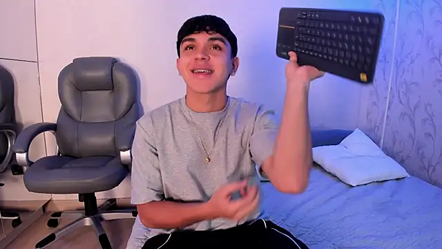 Snapshot of _TaylorBlack chatting on 02.19.26 TaylorBlack online show from 02.19.26