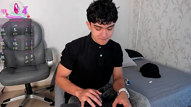 Snapshot of _TaylorBlack chatting on 02.26.26 TaylorBlack online show from 02.26.26