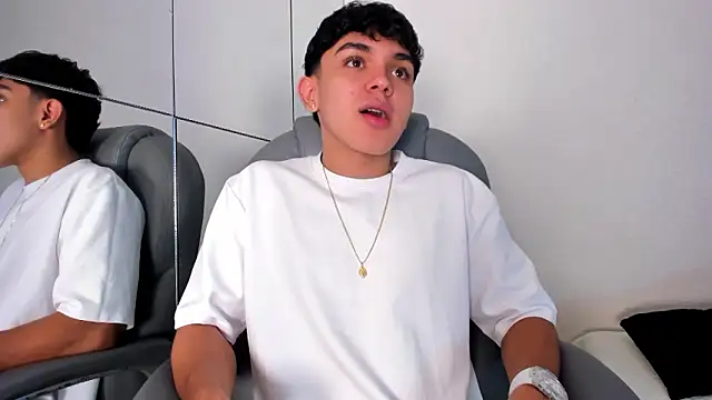 Snapshot of _TaylorBlack chatting on 03.03.26 TaylorBlack online show from 03.03.26