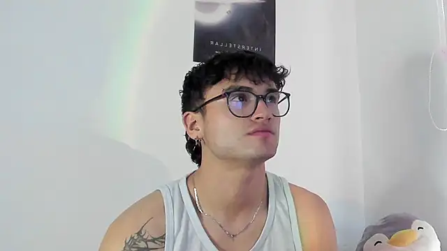 Snapshot of charlie_dicker chatting on 12.20.25 charlie dicker online show from 12.20.25