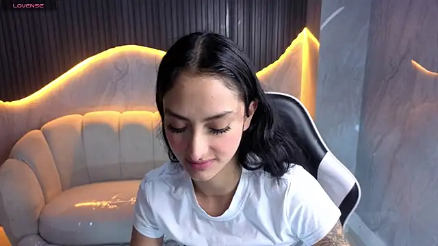 Snapshot of Tifany_Tx chatting on 04.27.26 Tifany Tx online show from 04.27.26