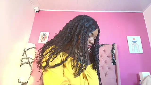 Snapshot of Ebonyfoxy_ chatting on 12.18.25 Ebonyfoxy online show from 12.18.25