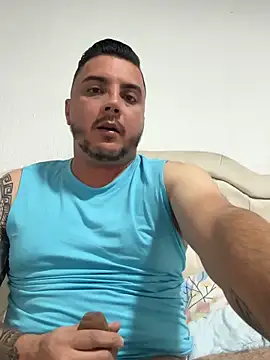 Snapshot of Diegohernan17 chatting on 12.19.25 Diegohernan17 online show from 12.19.25