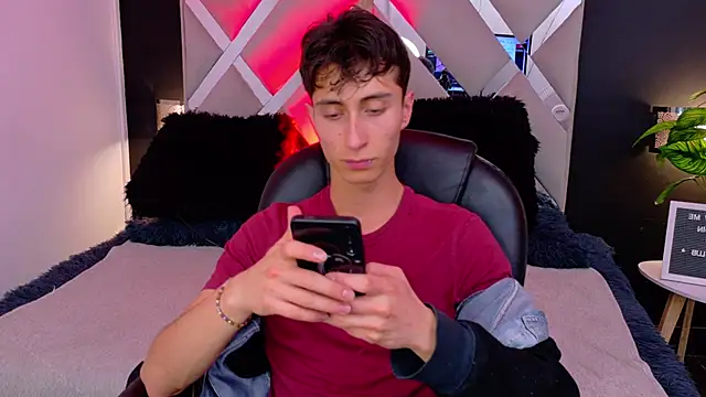 Ithan Skin online show from 12.17.25