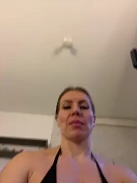 Snapshot of Natalia_Fit chatting on 05.25.26 Natalia Fit online show from 05.25.26
