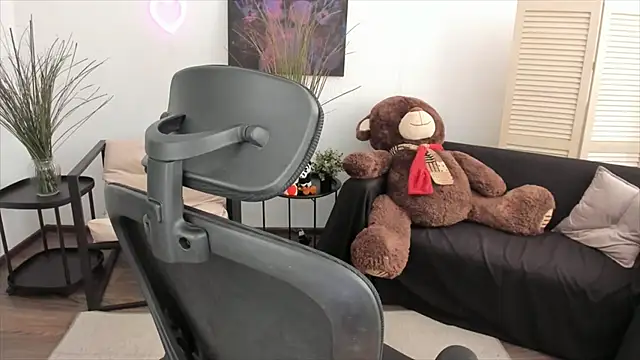 Snapshot of DiRosie chatting on 02.23.26 DiRosie online show from 02.23.26