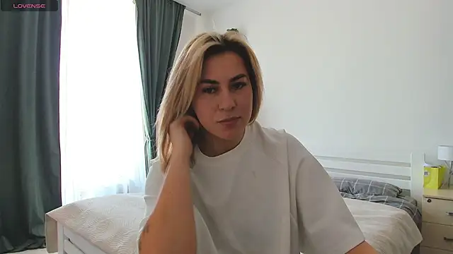 Roxi Joy online show from 02.20.26