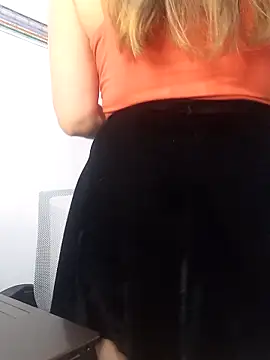 SofiEsteves online show from 12.16.25