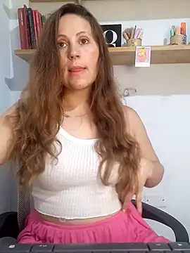 Snapshot of SofiEsteves chatting on 02.24.26 SofiEsteves online show from 02.24.26