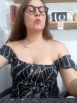 Snapshot of SofiEsteves chatting on 03.14.26 SofiEsteves online show from 03.14.26