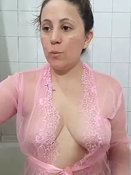 Snapshot of SofiEsteves chatting on 04.03.26 SofiEsteves online show from 04.03.26