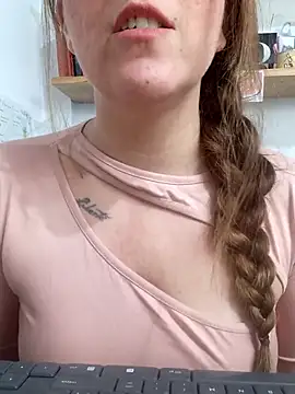 Snapshot of SofiEsteves chatting on 04.08.26 SofiEsteves online show from 04.08.26