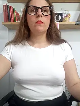 Snapshot of SofiEsteves chatting on 04.09.26 SofiEsteves online show from 04.09.26