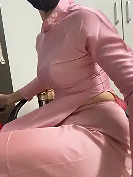 Snapshot of bi_biii chatting on 04.16.26 bi biii online show from 04.16.26