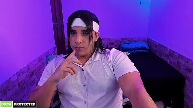 Snapshot of latinboyfit chatting on 04.26.26 latinboyfit online show from 04.26.26